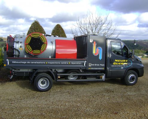 Camionnette de debouchage de canalisations